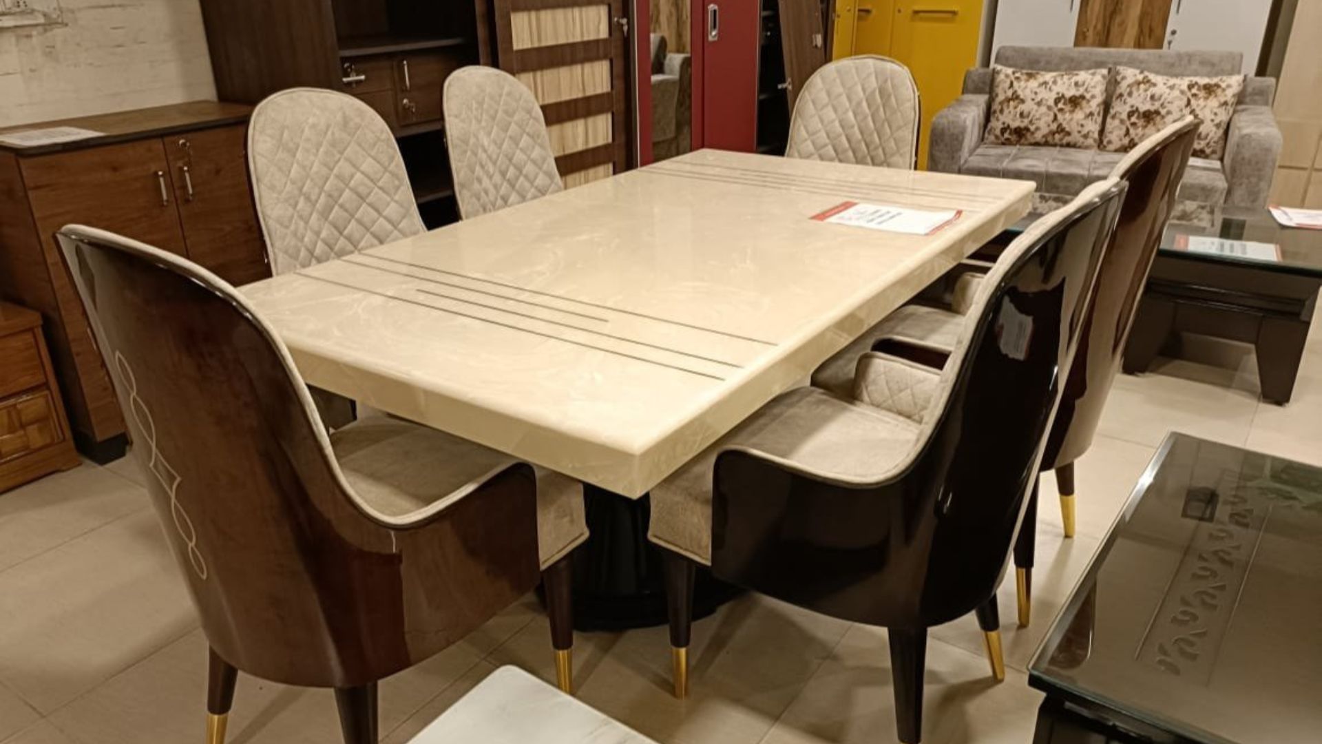 Polyester Polish Chipping